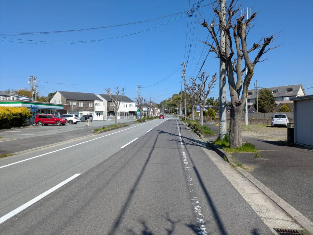 長岡町　ファミリーマート向かいの駐車場